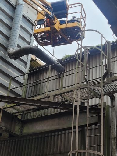 GUTTER CLEANING IN BUCKI